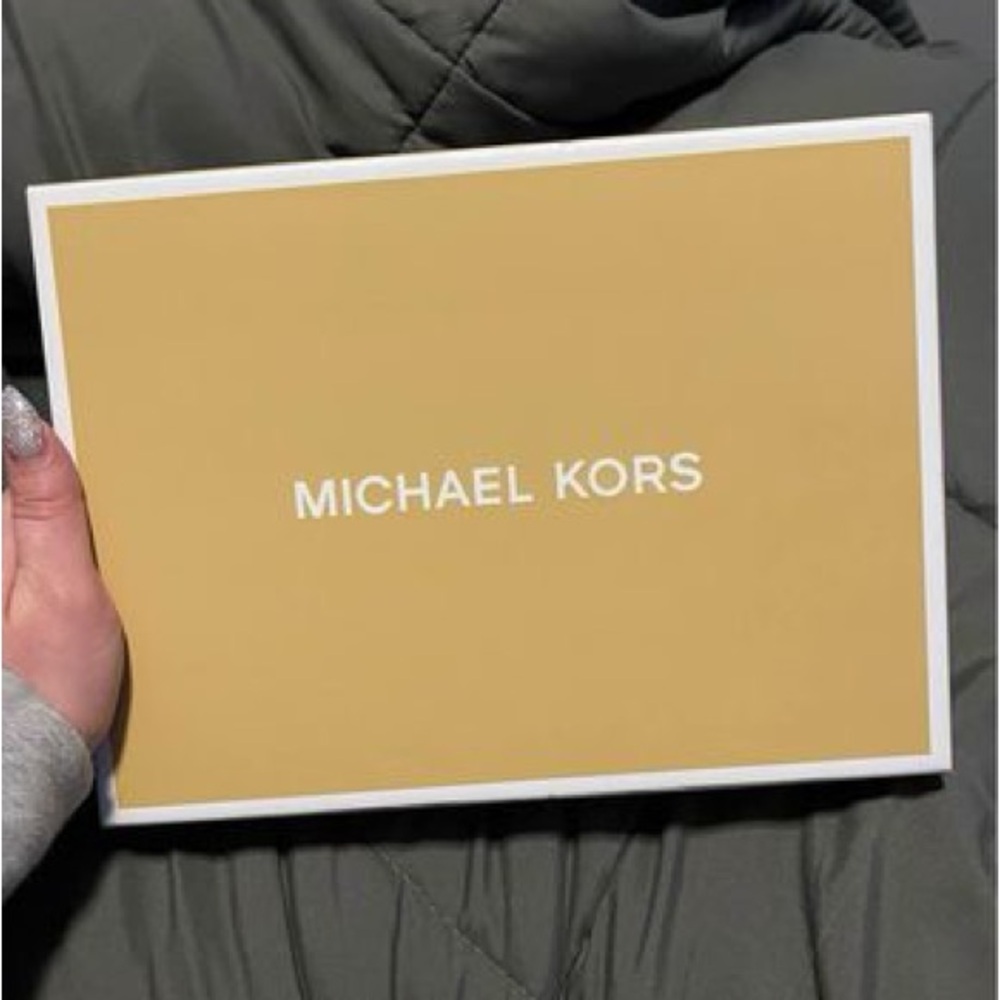Michael Kors Beanie and Scarf set